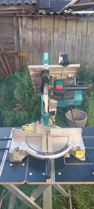Пила торцювальна Makita LH1040