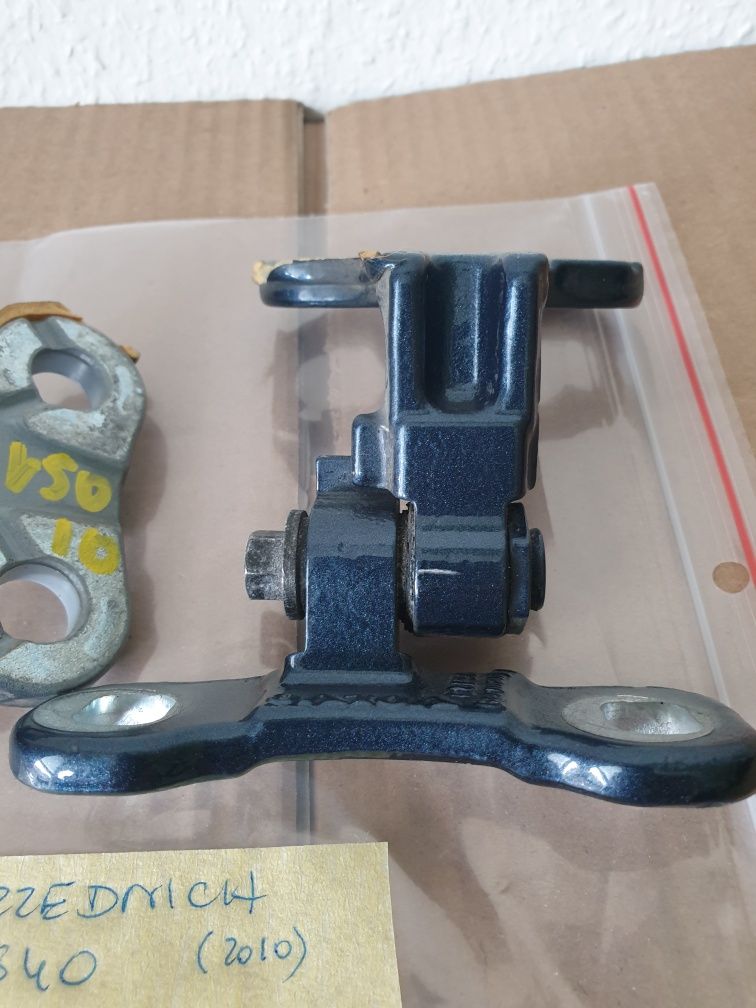 Zawiasy drzwi przednich lewych volvo V50 S40