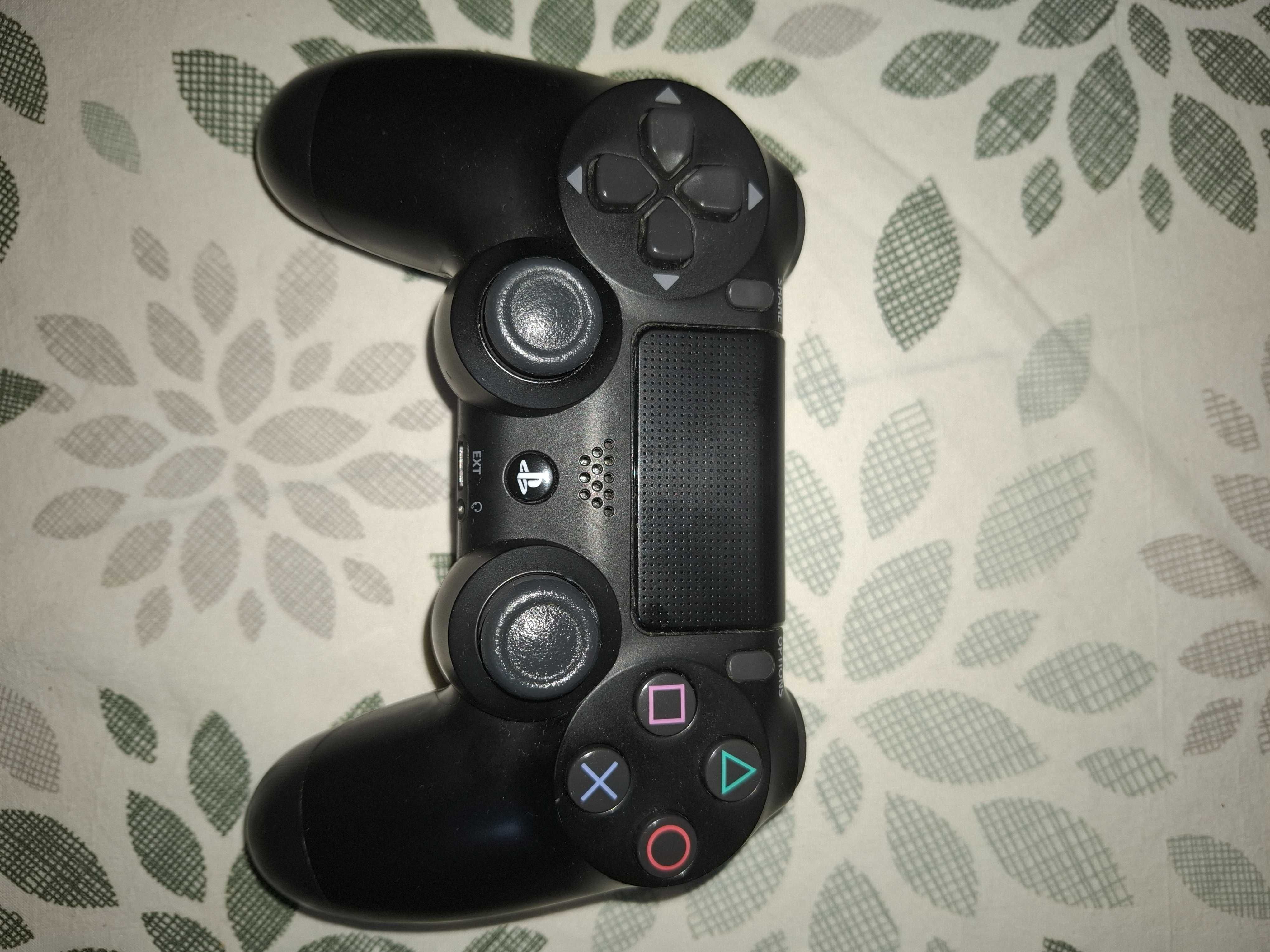 PS4 1Tb cor preta com comando