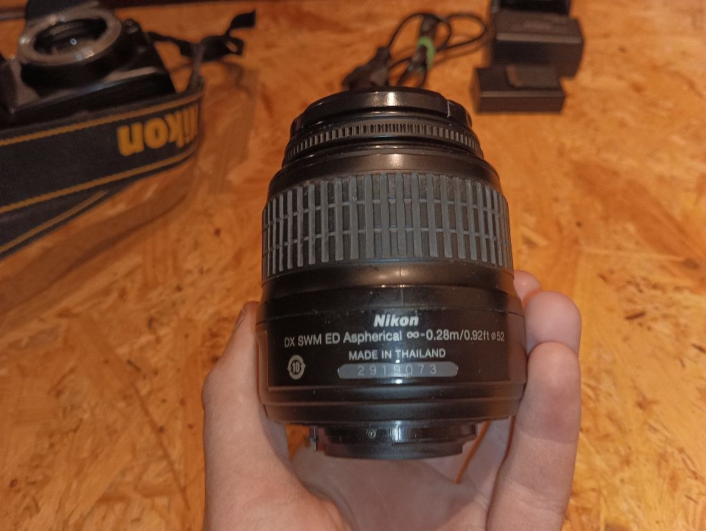Фотоаппарат Nikon D40 з кітовим об'єктивом та у повній комплектації