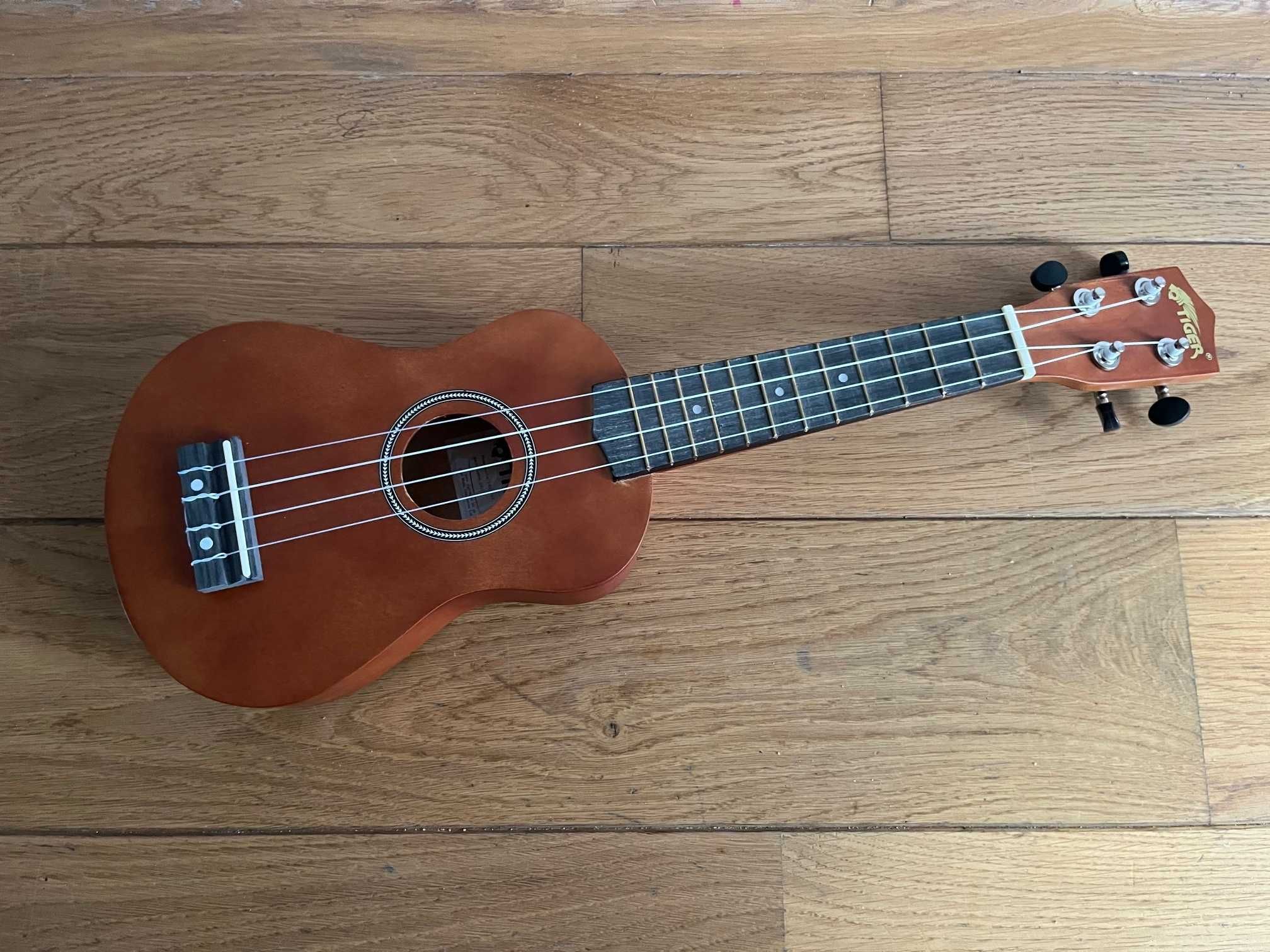 Tiger UKE12-NT Ukulele Sopranowe z Torbą Transporotwą