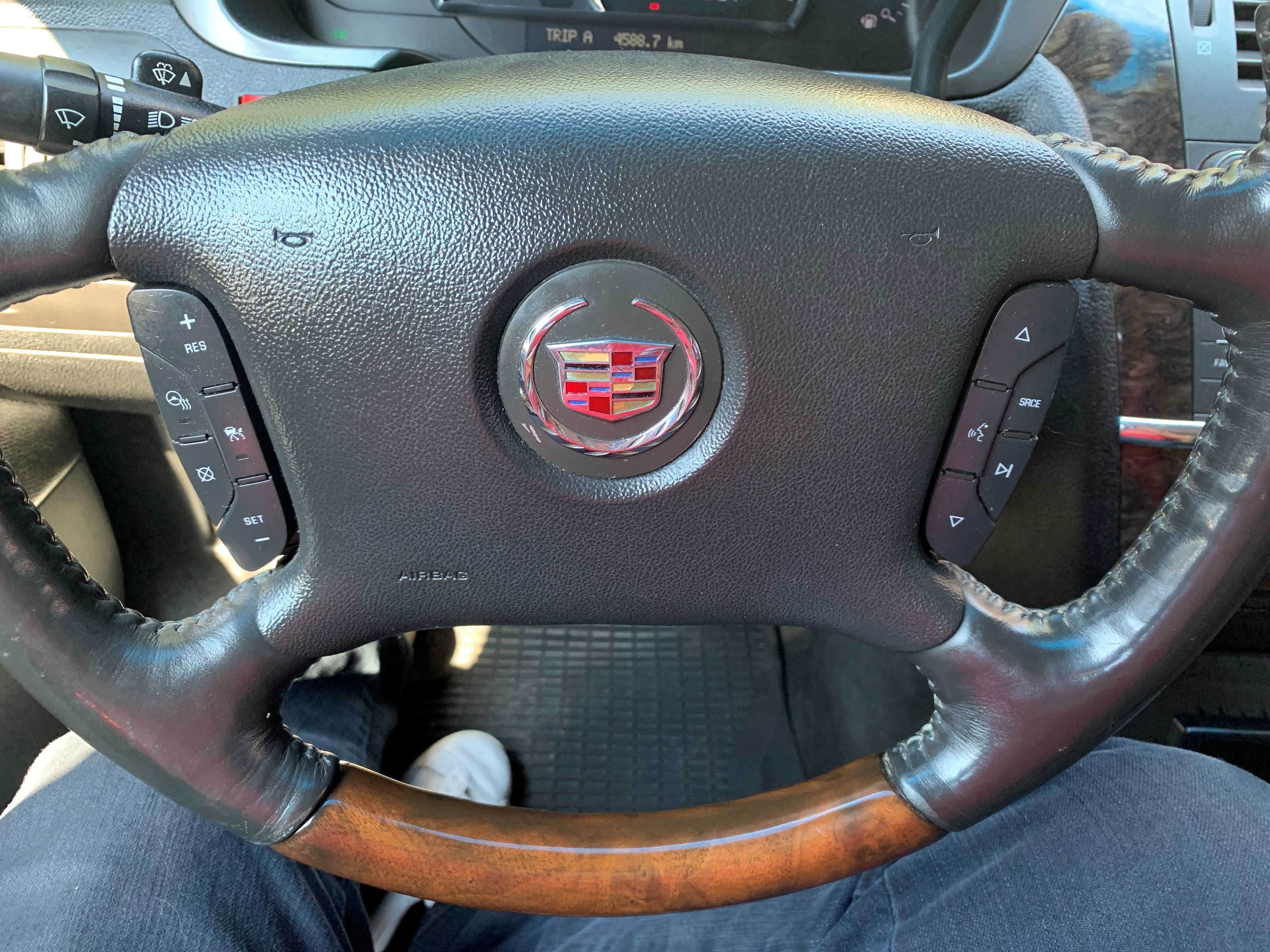 cadillac dts 101000 km. stan bardzo dobry,