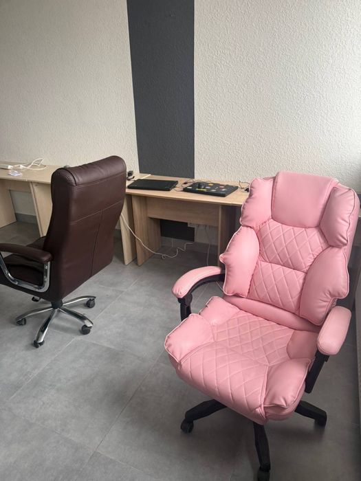 Крісла та стільці офісні конференц менеджера керівника