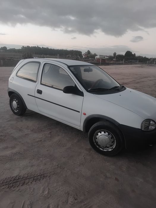 Venda de opel corsa b branco com um spide muito bom com alguns km