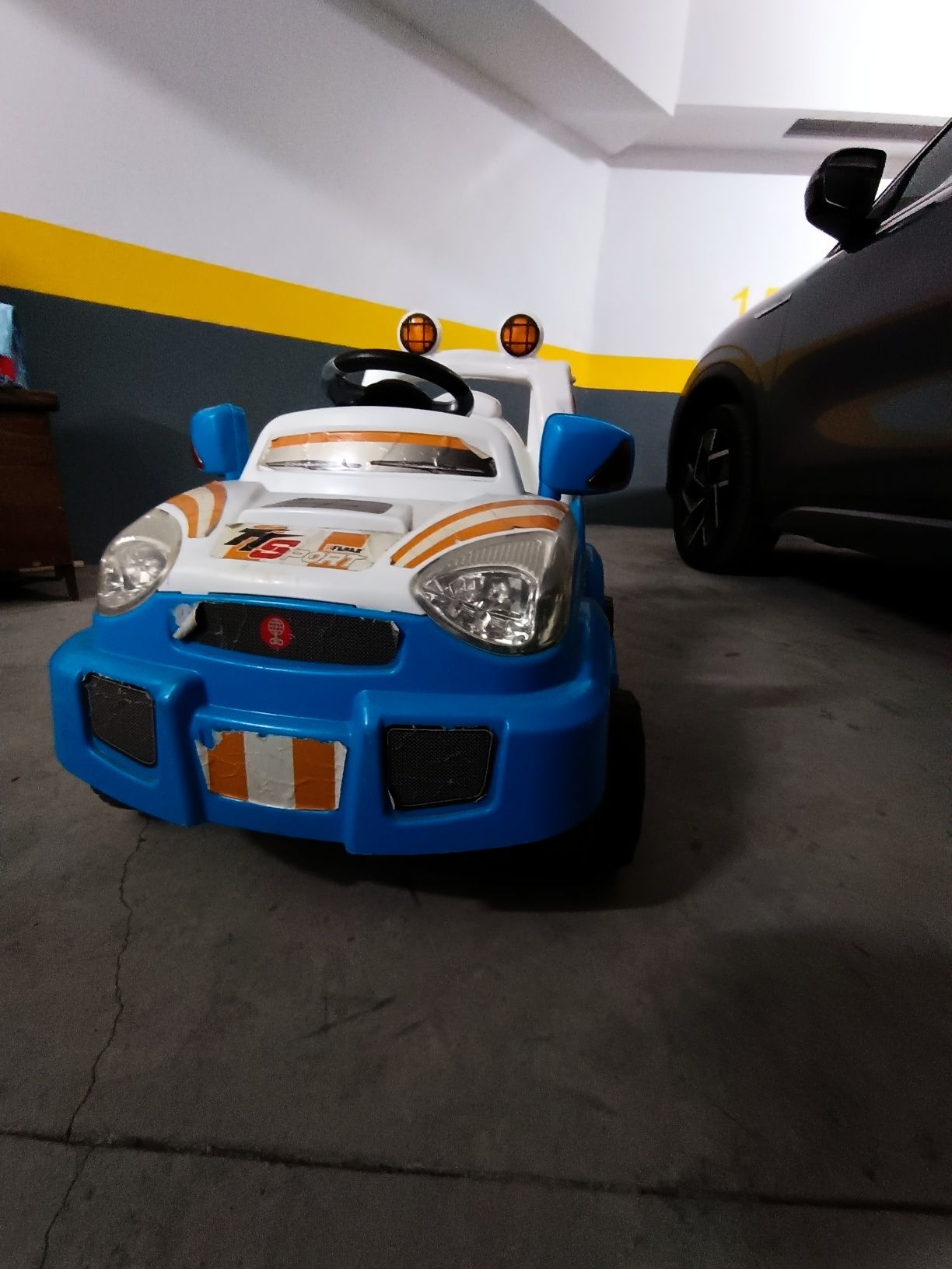 Carro / Jipe eléctrico de criança