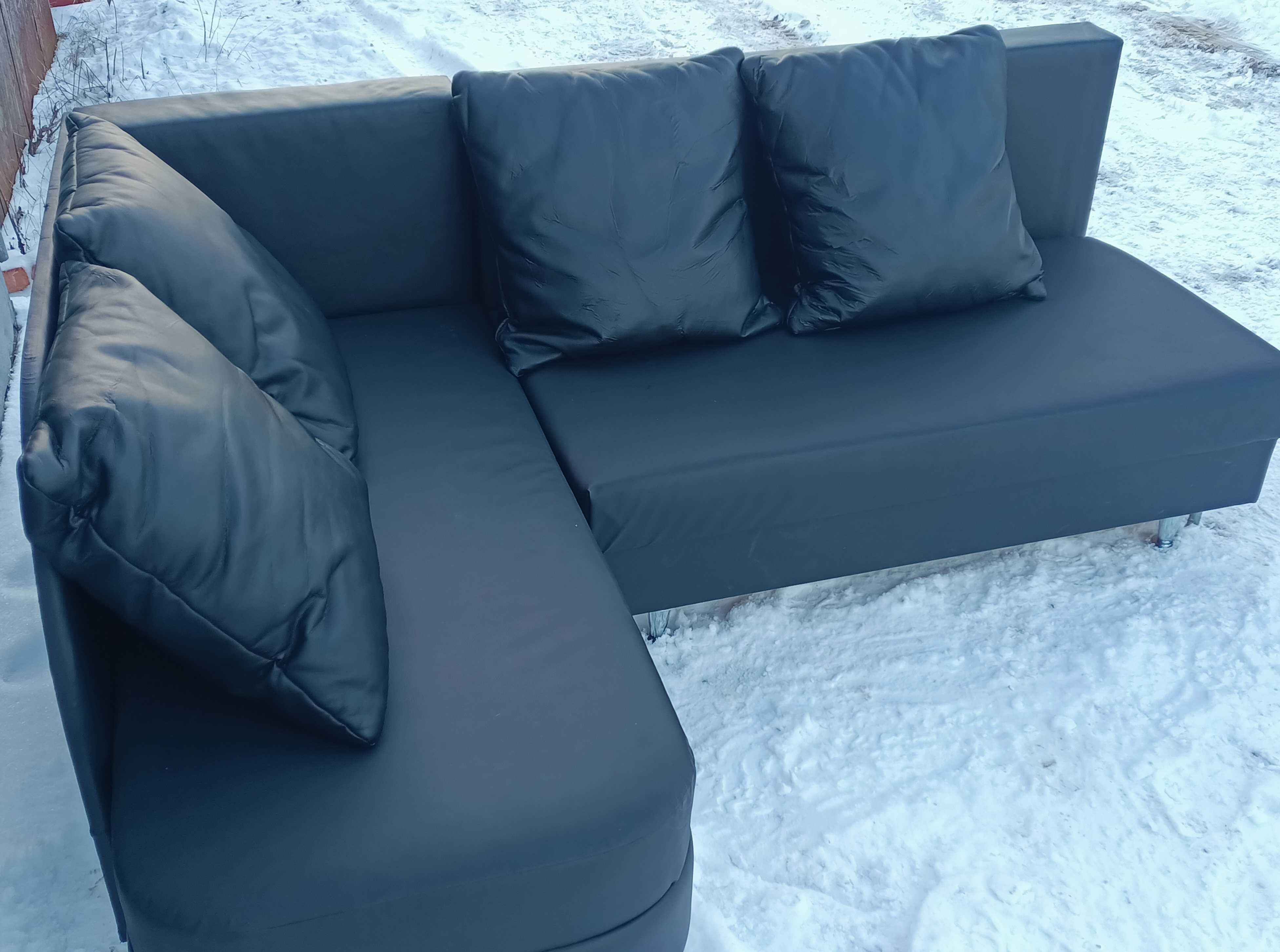 Чёрный мягкий диван ( уголок )  из кожзама