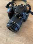 DSLR Nikon D5500 com lente 18-55mm
