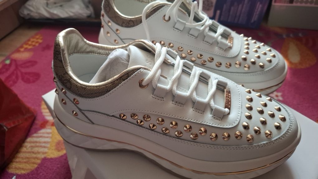 Guess  orginalne snakersy adidasy nowee orginalne buty