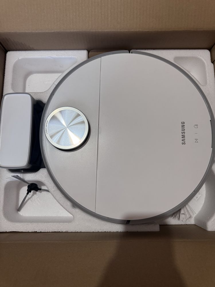 Продам робот-пылесос ( Samsung VR30T80313W/UK)