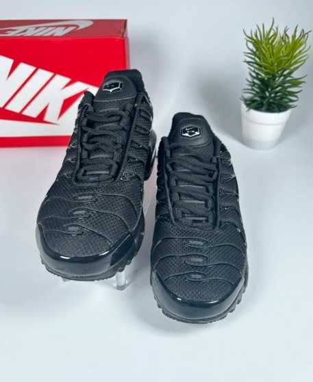 "Buty damskie Trampki"Nike_Air_Max_TN_Plus_czarny R.39