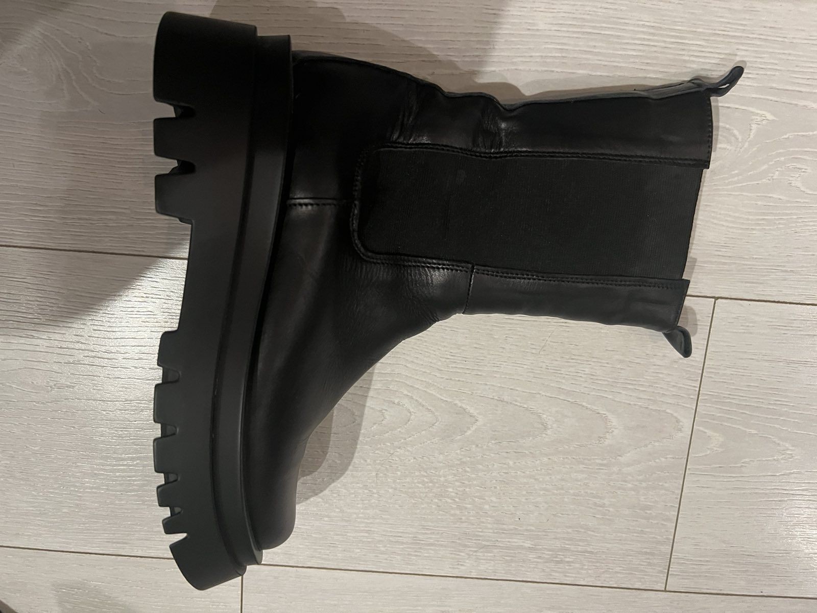Зимние кожаные ботинки 39 размер
