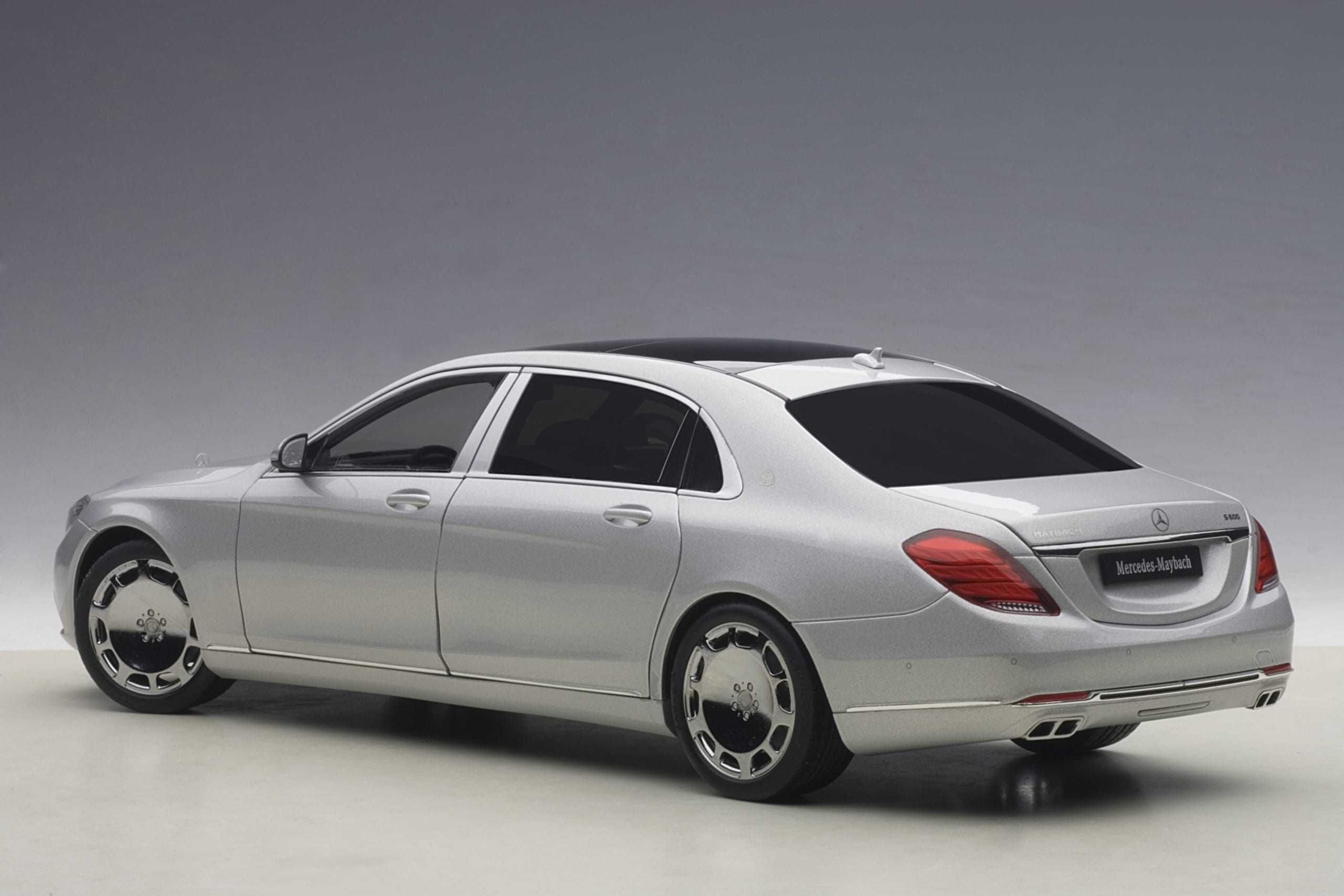 1:18 AUTOart Mercedes-Benz Maybach S-Klasse (S600) SWB 2015 silver