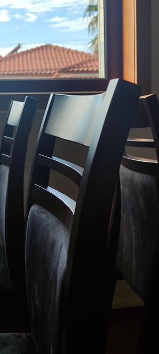 Vendo 4 cadeiras preto) castanho preço total