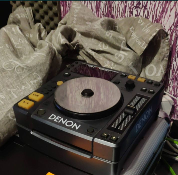 Denon DN-S1000 Compact CD/MP3 Player
+ 2
Den