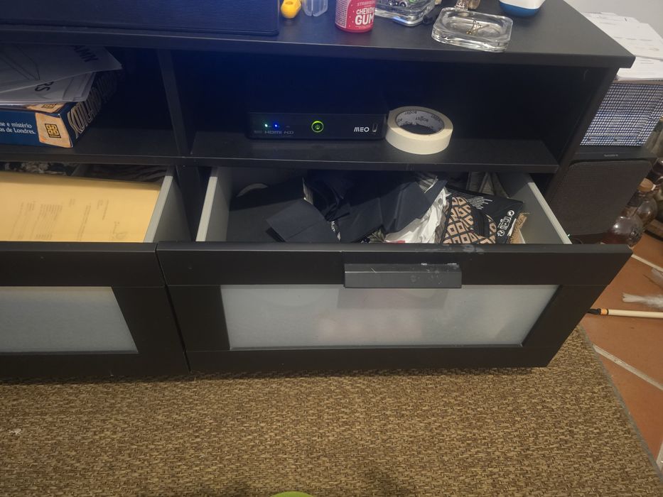 Rack TV Ikea castanho