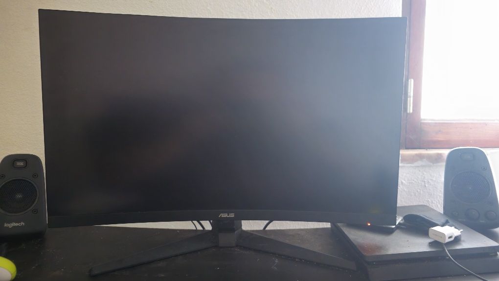 Monitor gaming curvo ASUS TUF