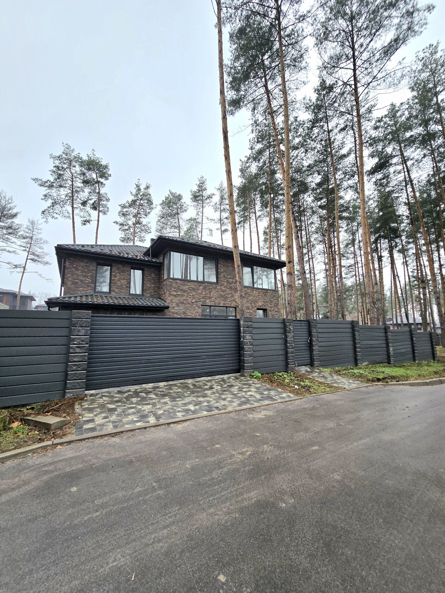 Будинок з цегли 332 м2 у соснах 6 кімнат с. Лісники Обухівський район