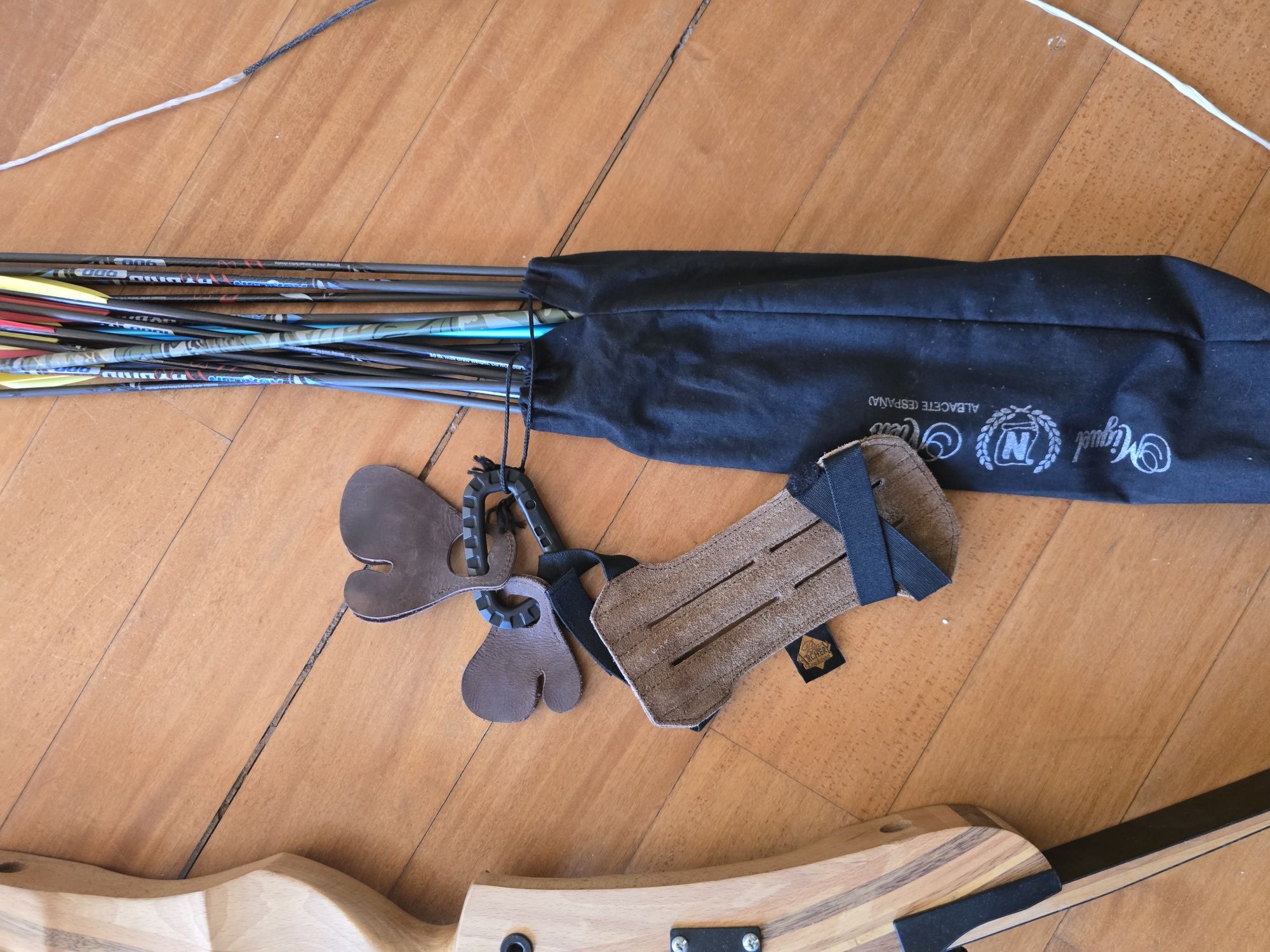 Conjunto completo para tiro com arco WINNER 70" / 32 lbs — tudo inc