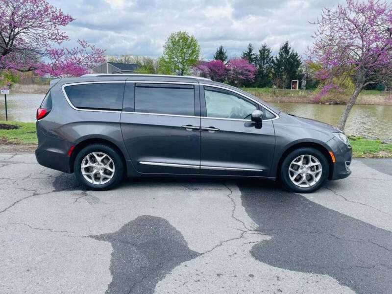 Chrysler Pacifica Limited 2017