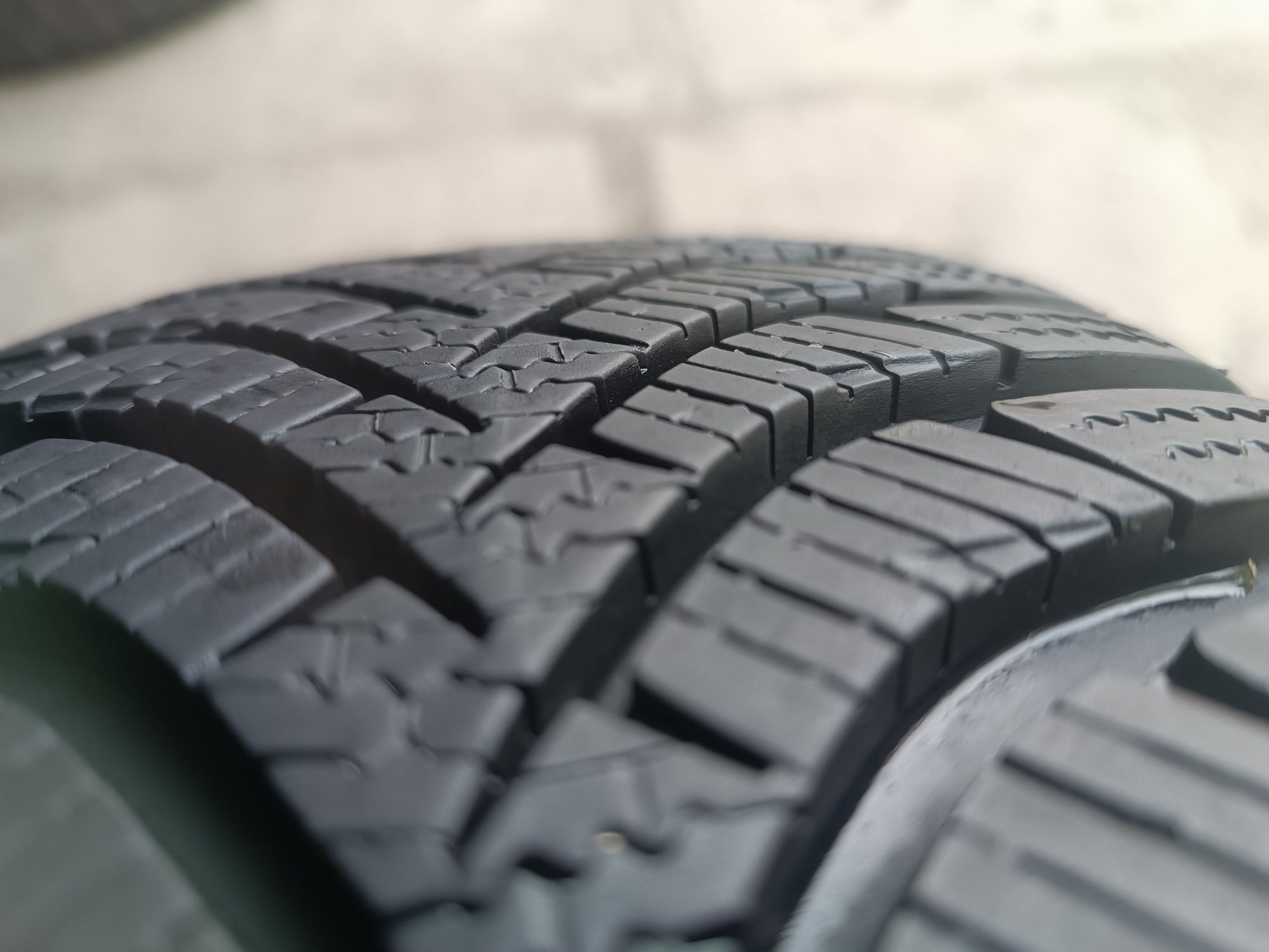 Sprzedam prawie nowe opony Hankook 185/65 r15