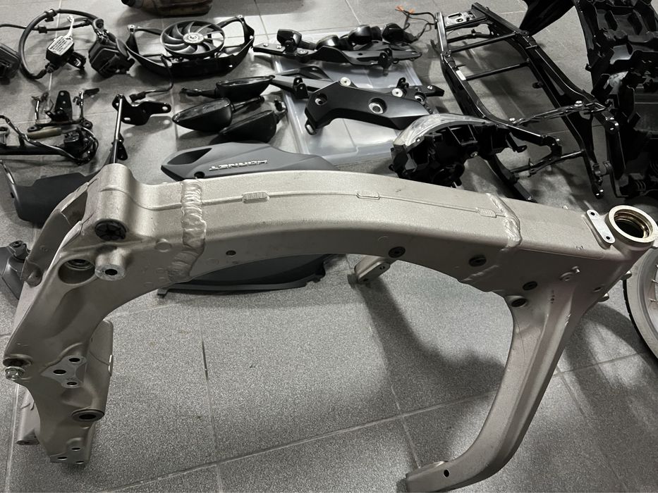 Honda Hornet 2008 a 2012 para peças