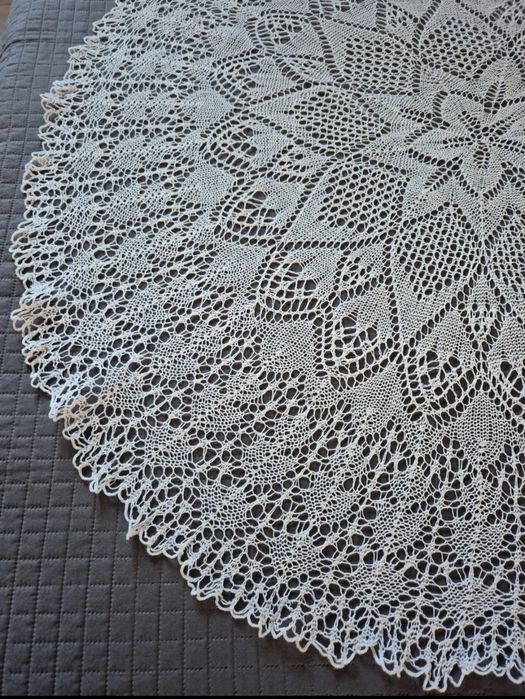Okrągły obrus koronkowy śr. 110 cm