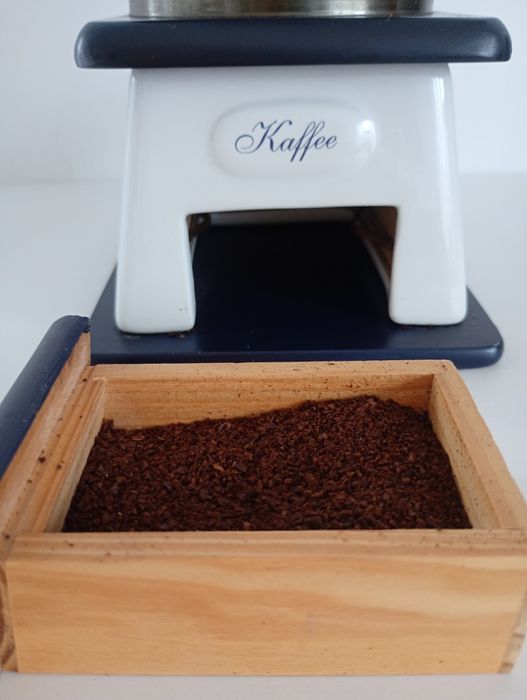 Młynek do kawy ceramiczny unikatowy kolor