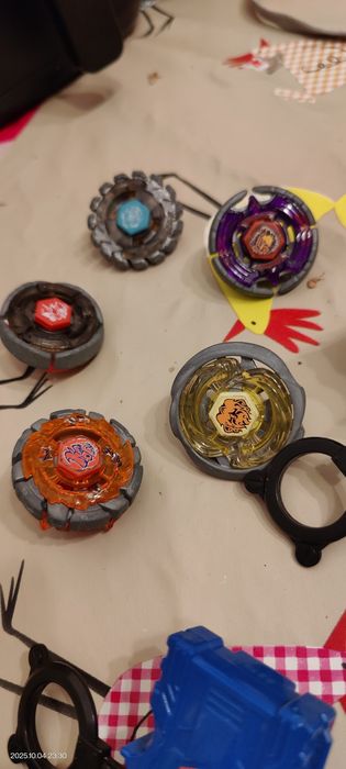 Beyblade, pião e lançador  primeira geração