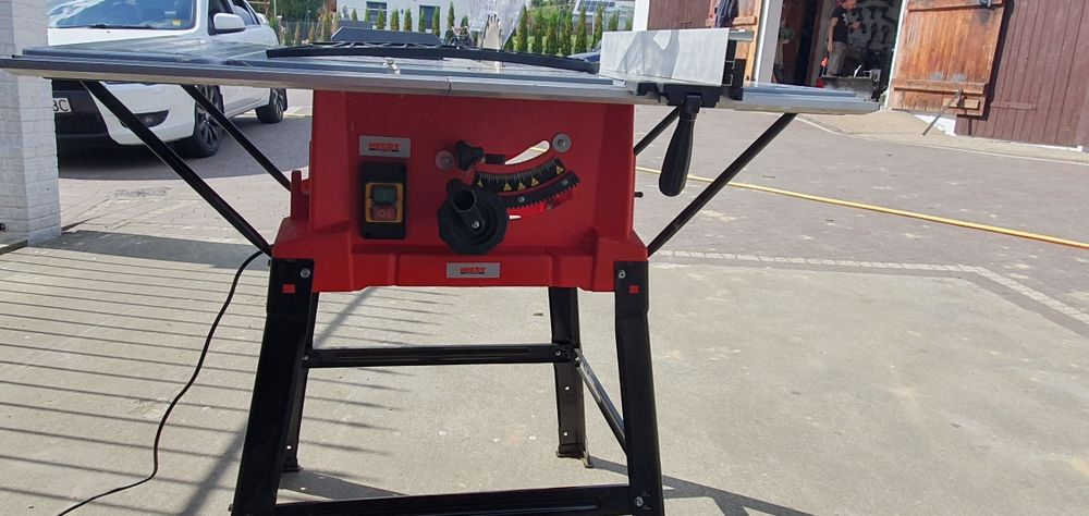 Piła stołowa HECHT 8254 uszkodzona