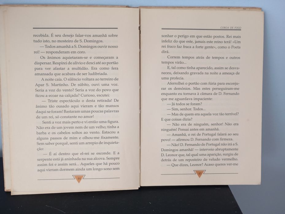 Livro " Coroa de fogo"