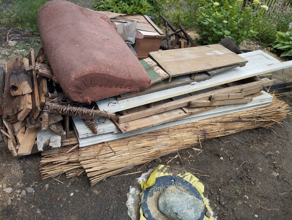 Oddam gruz, kamienie, drewno opałowe