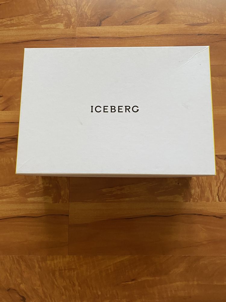 Продам красовки iceberg кожаные новые 37 размер