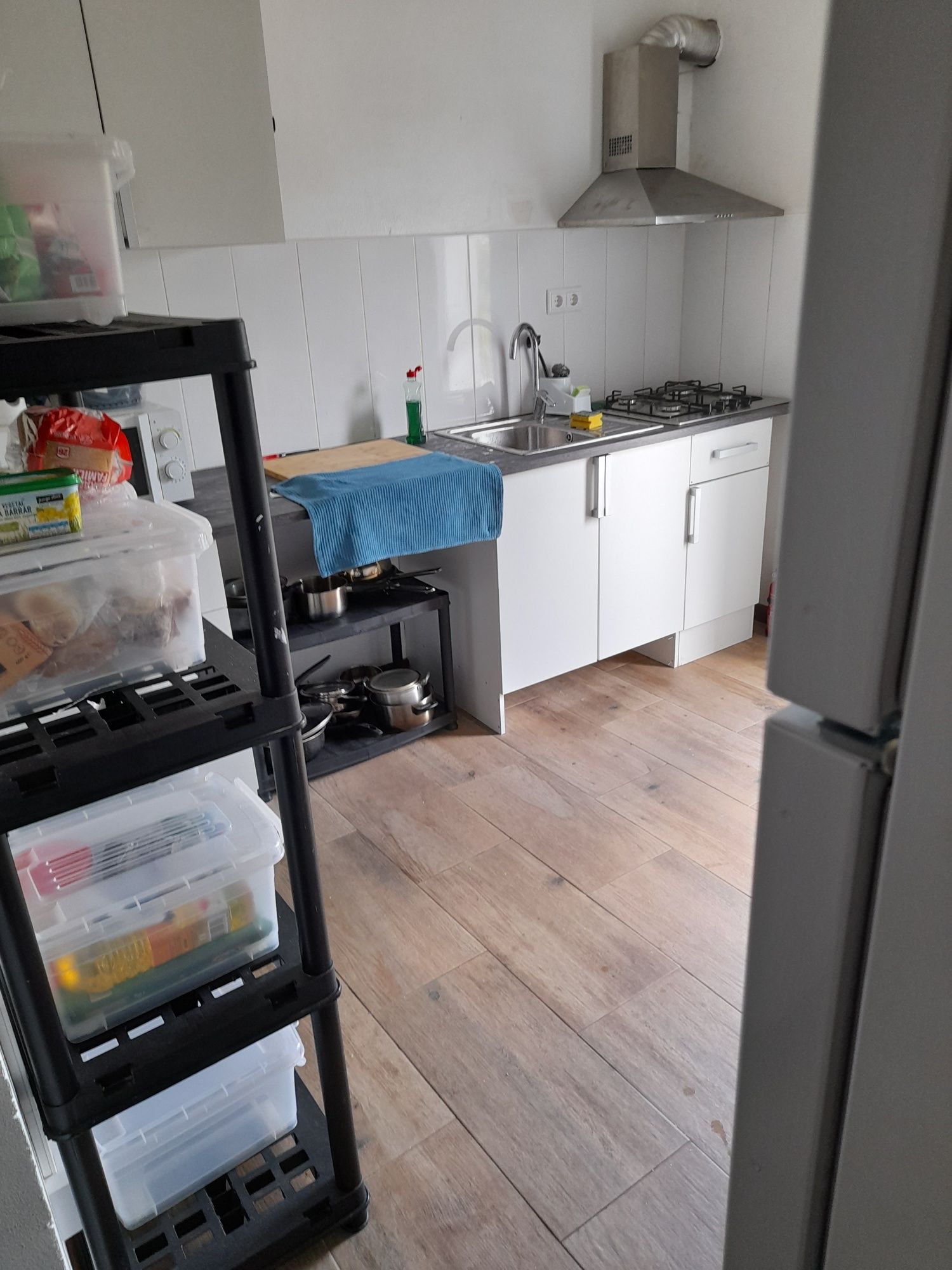 1 quarto partilhado  para menina  com cozinha 250€