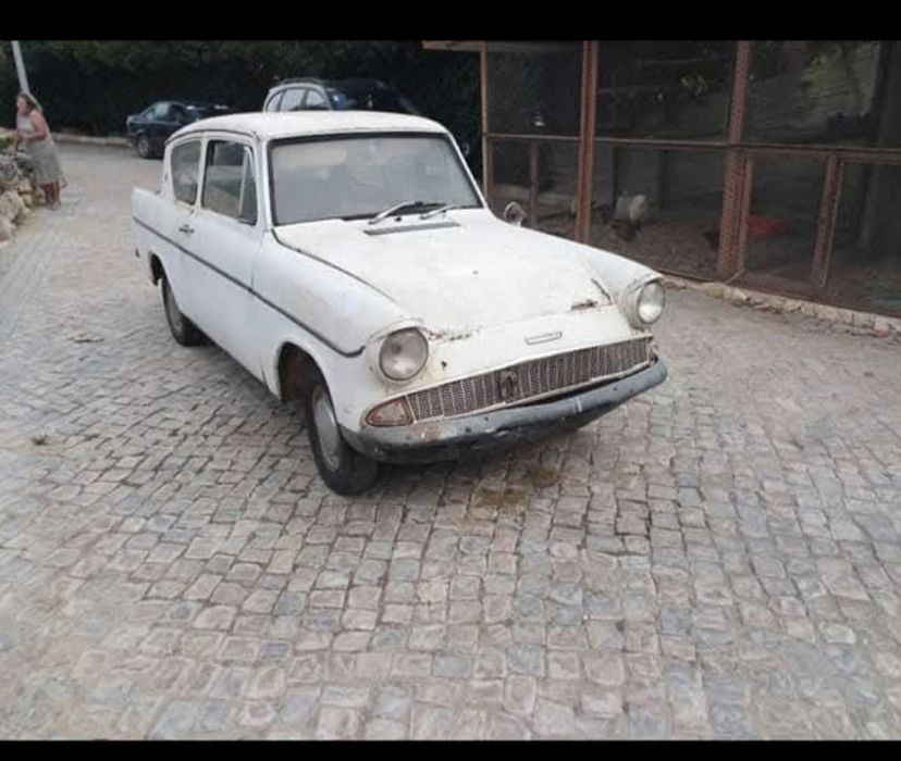 Ford Anglia 105E