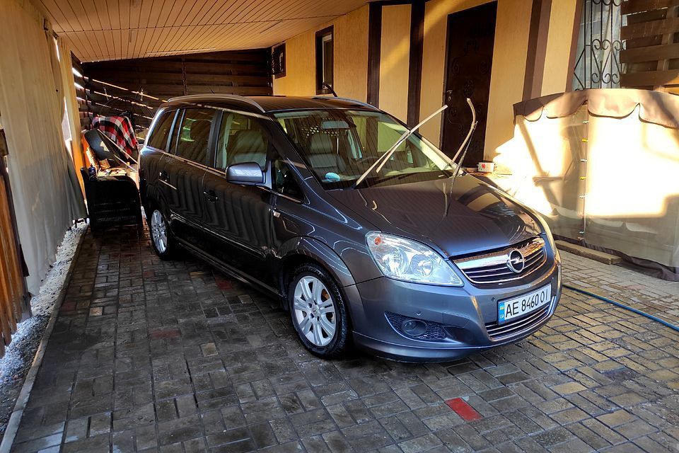 Продам Opel Zefira 2010