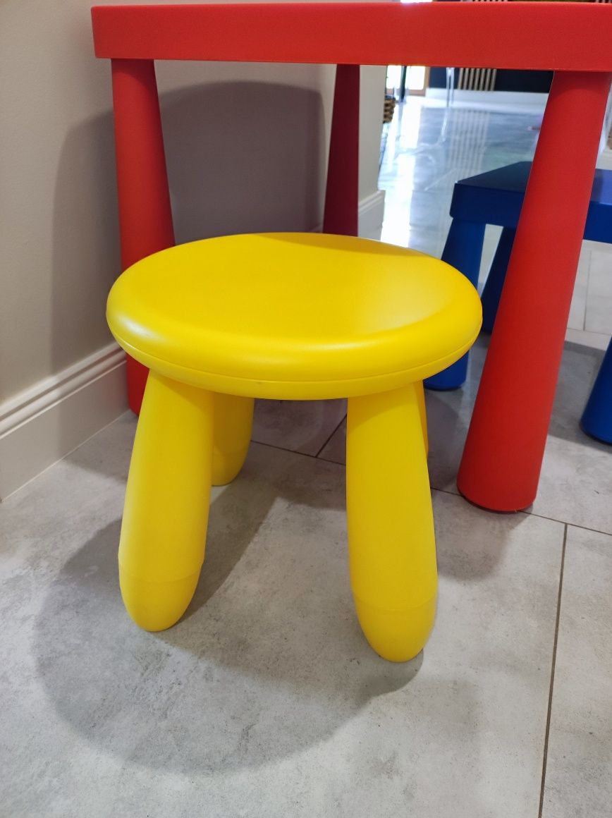 Stolik IKEA krzesełko i taboret