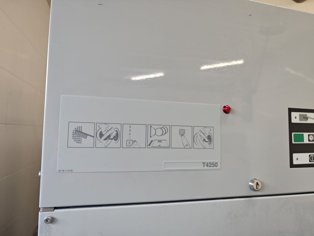 Професійна сушильна машина 14 кг Electrolux T4250