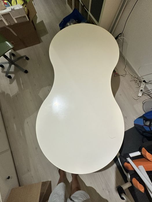 Secretária Ikea ViKa Galant em forma de Amendoim