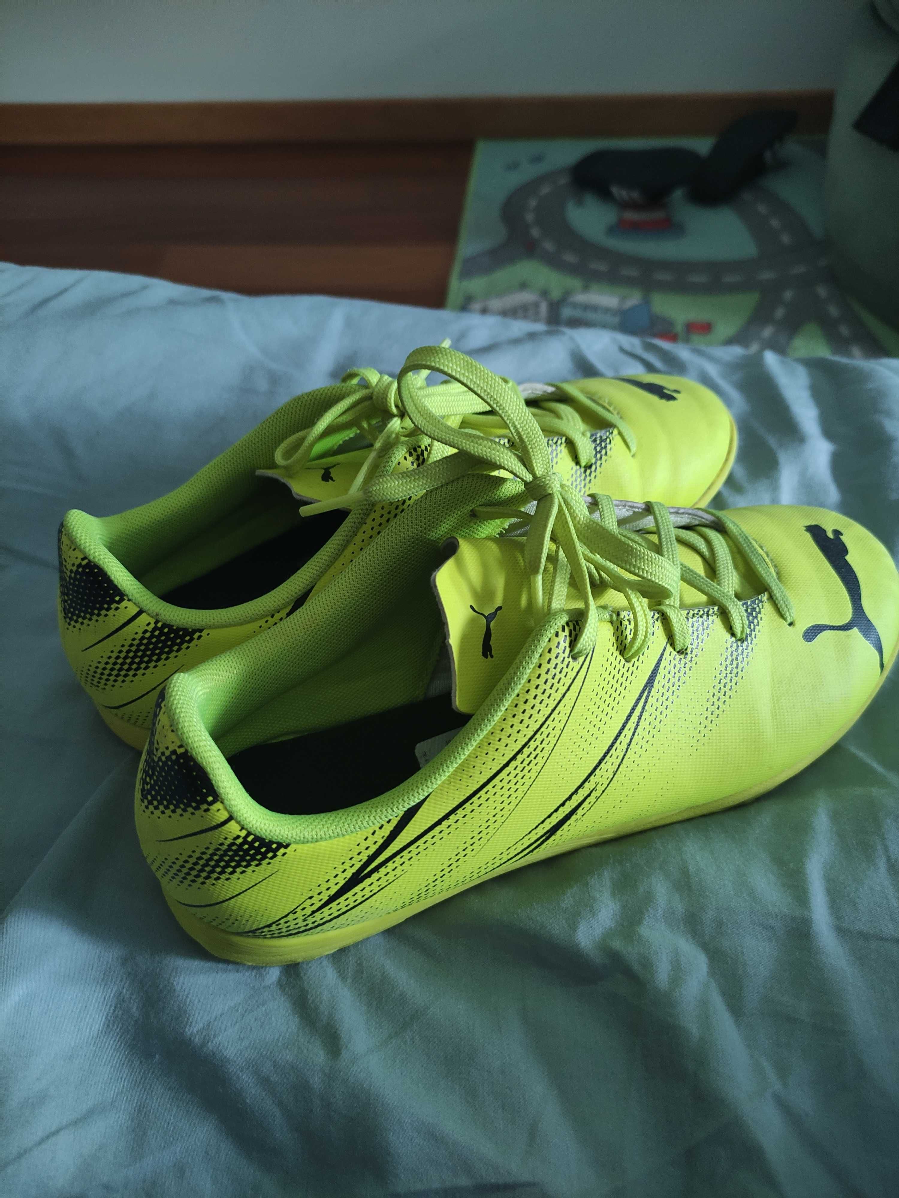 Tênis de futsal novos