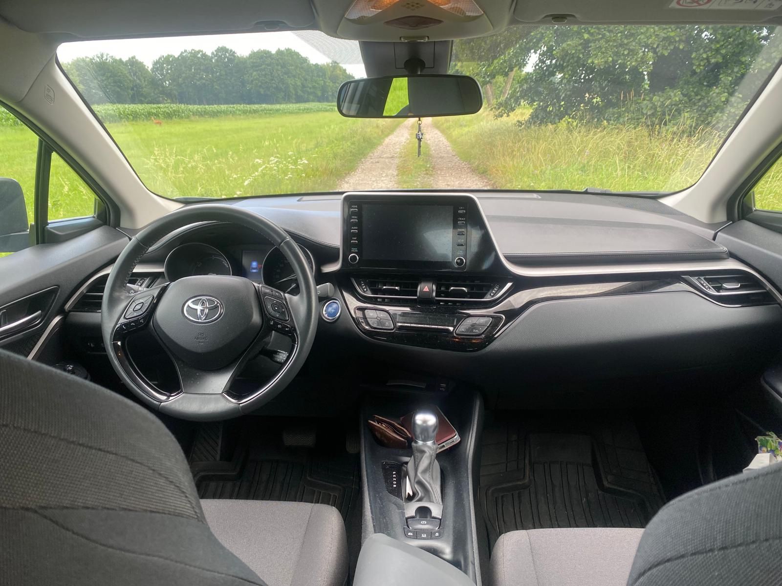 TOYOTA C-HR 2023 r. hybryda