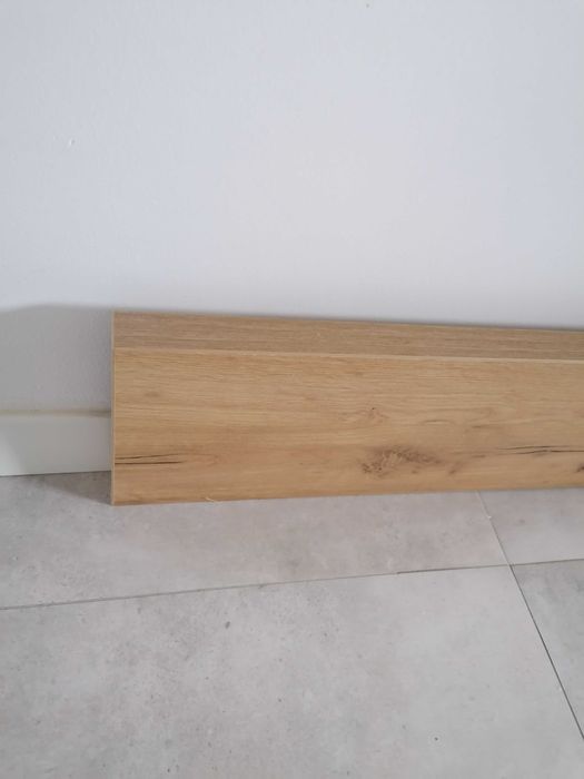 Półka w kolorze dębu