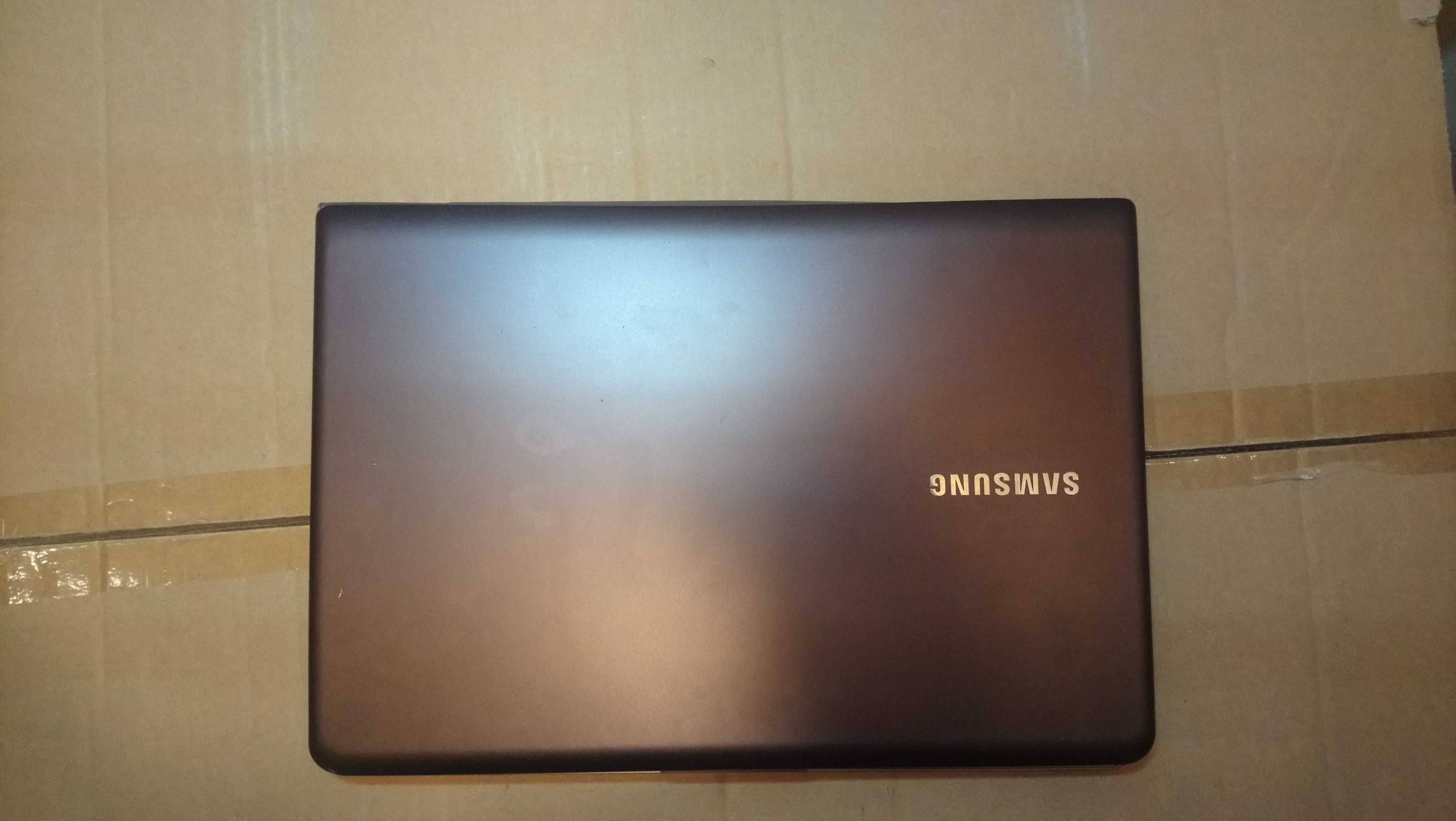 L a p t o p  Samsung NP530U3C