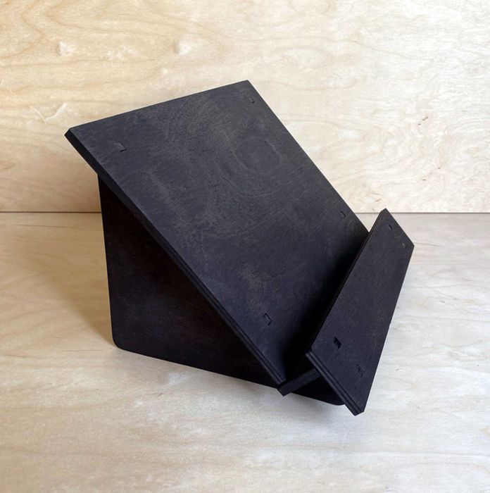 Підставка для планшета настільна дерев'яна універсальна. Виготовлення