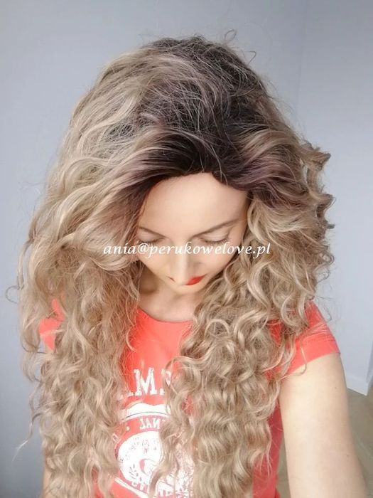 peruka karmelowy blond brąz ombre afro loki kręcone włosy na co dzień