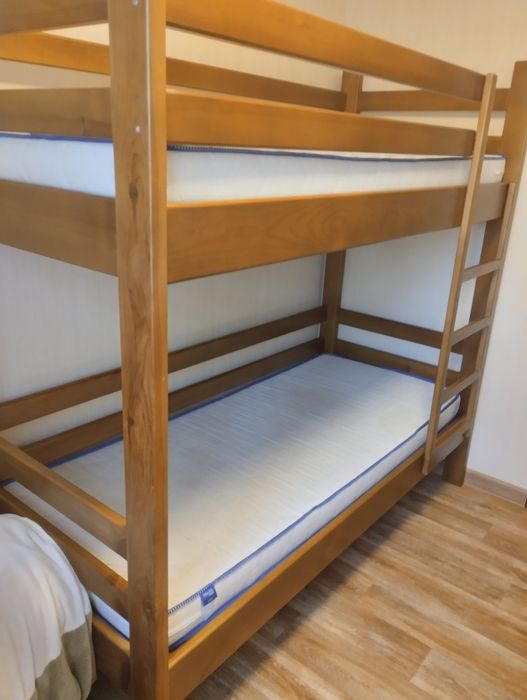 Подам двоярусну кровать 1900×800