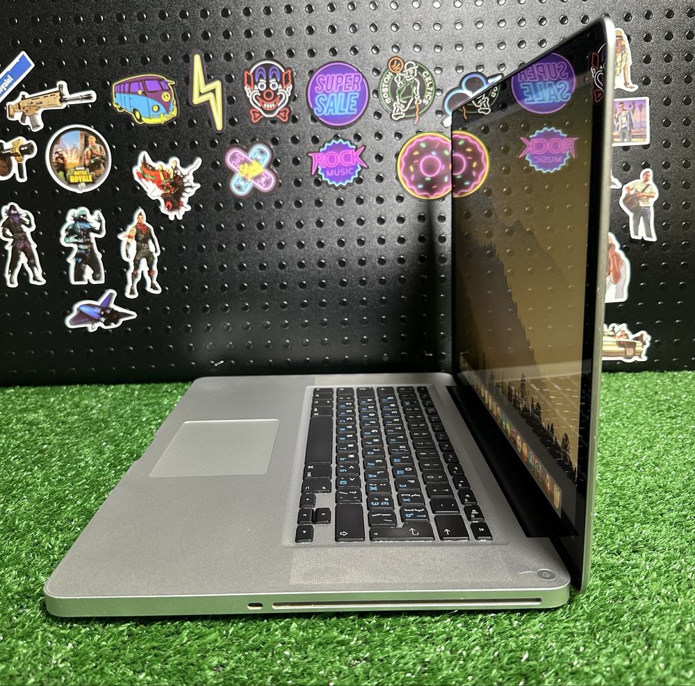 Apple MacBoo Pro 2010 (A1286) 15.4’’ Core i5 8GB ОЗУ/120GB SSD (r2013)