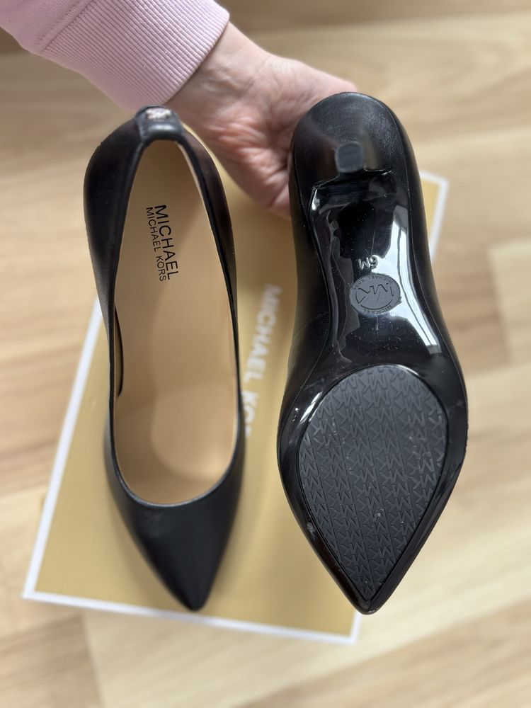 Нові шкіряні туфлі Michael Kors, 35-35,5 розмір