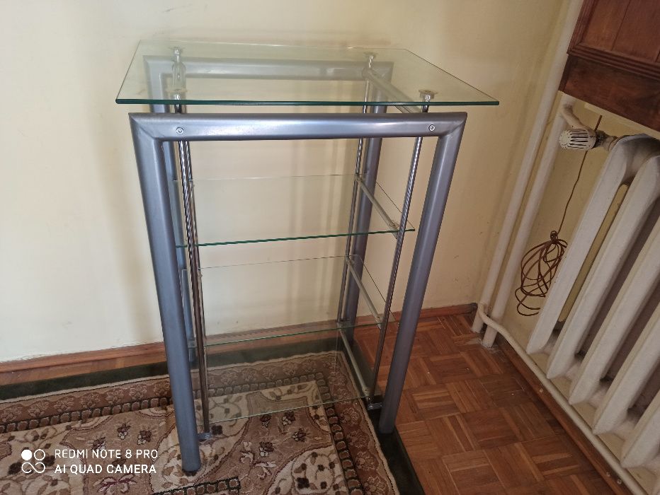 Regał metalowy 4 szklane półki stylowy fajny zgrabny Stan bardzo dobry
