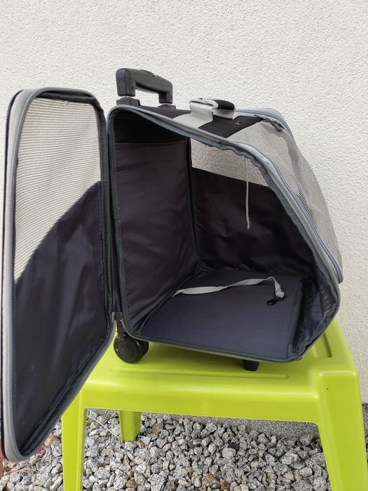 Transporter. Plecak na kółkach dla psa i kota.