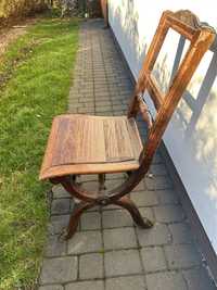 Stare drewniane krzesło do renowacji